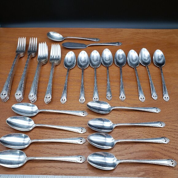 Vintage Holmes & Edwards 52pc Silverplated Flatware Set Lovely Lady Pattern - Picture 8 of 10